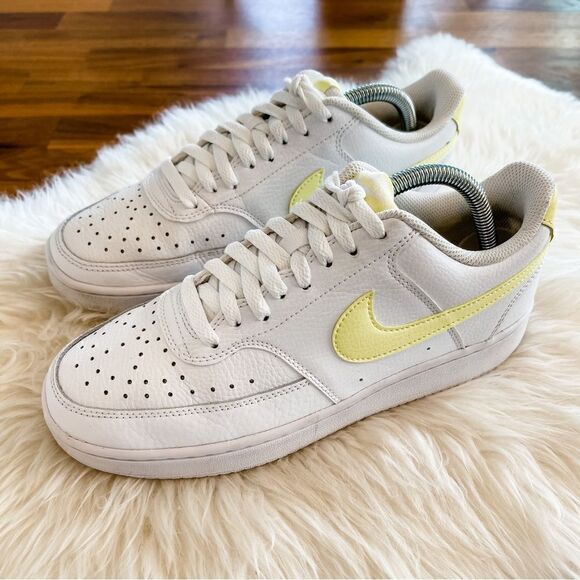 🍋 Nike • Women's Court Vision Low Sneaker White/Lt Zitron-bright Mango Size 8.5 - Picture 2 of 11